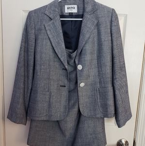 Women's skirt suit